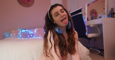 trans asian onlyfans adult pic