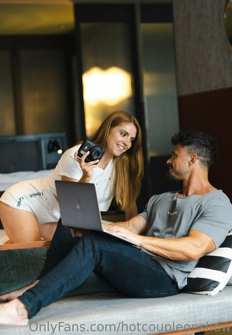 hotcoupleonshow pornstar nude archive