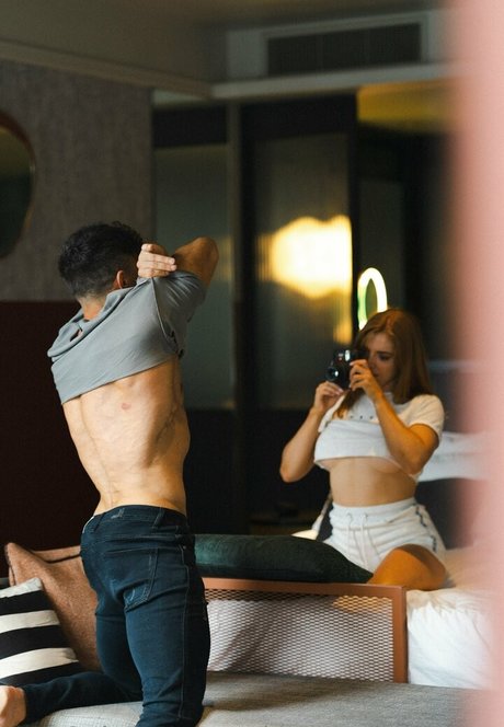 hotcoupleonshow star hot picture