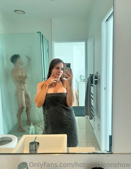 hotcoupleonshow pornographic star galleries