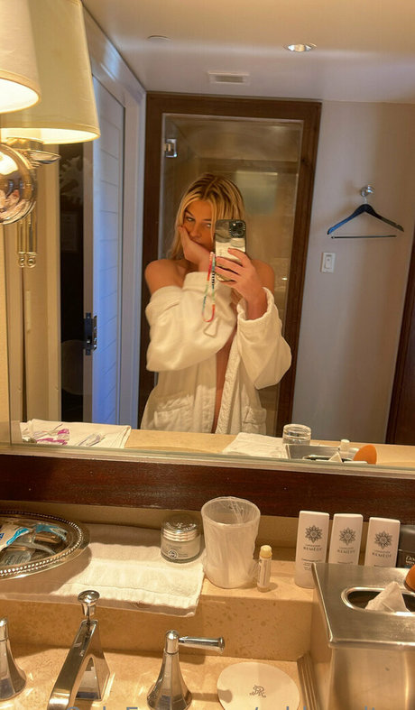 urbbaddy erotic actress photo