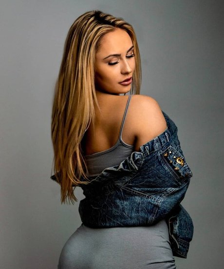 gelina marie pornographic model photo