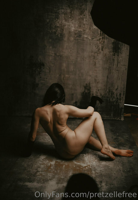 pretzellefree model high quality images