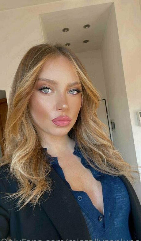 missallysonlune hot actress photos