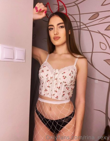 rina sexy high quality model pic