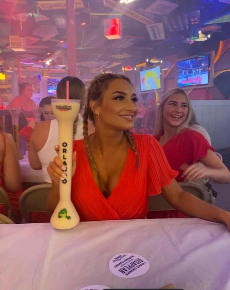 Lizzy Decologero pornstar pretty archive