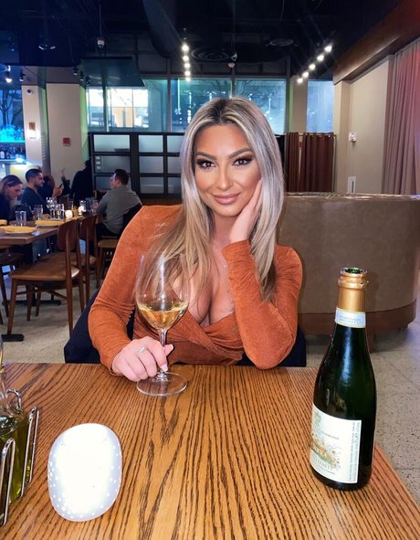 Lizzy Decologero pornstar adult archive