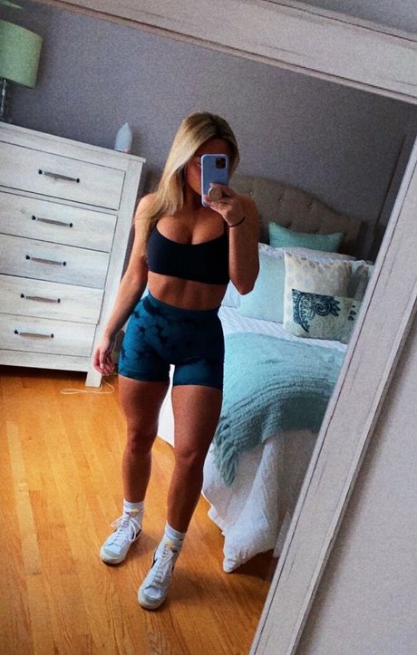 Lizzy Decologero Photo Gallery