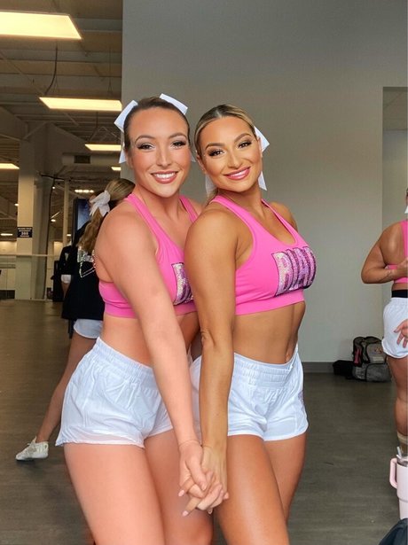 Lizzy Decologero nudes model pic