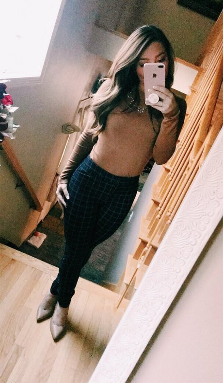 Lizzy Decologero pretty actress gallery