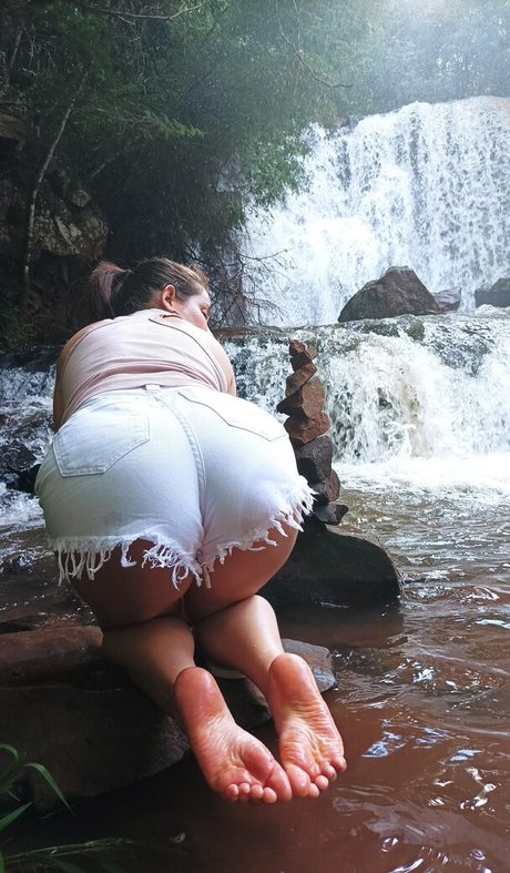 isiscristine nude actress img