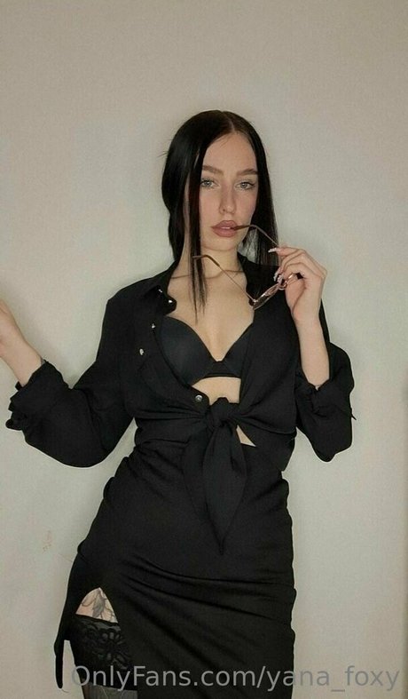 yanafoxy free erotic pornstar images