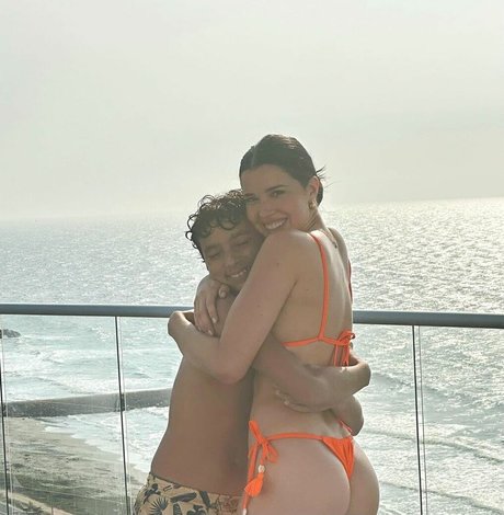 Melanie Dell Olmo art star images