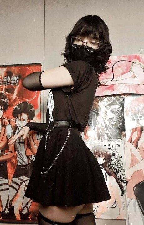 Momoiro Cosplay model naked gallery