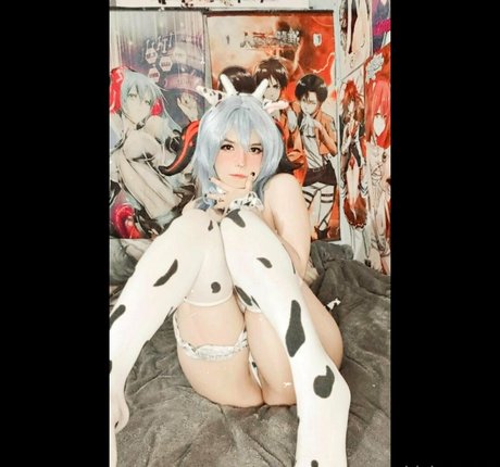 Momoiro Cosplay pornstar beautiful img