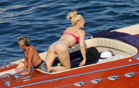 Gwen Stefani model high quality gallery