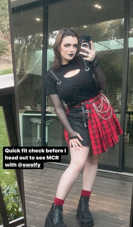 RipMika star adult photos