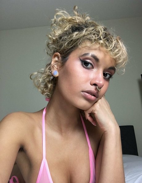 perkyytits sex actress photo