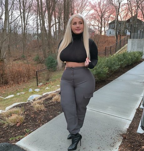 Ivoryyyyy hd pornstar pic