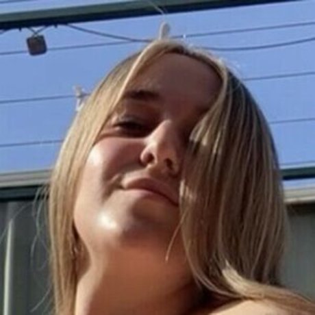 Izzycastilloo nude star img