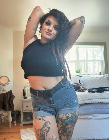 arckeyanne hot model image