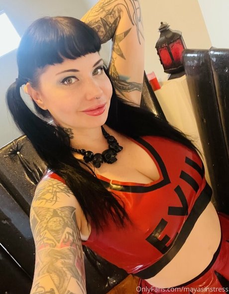 mayasinstress pretty model pic