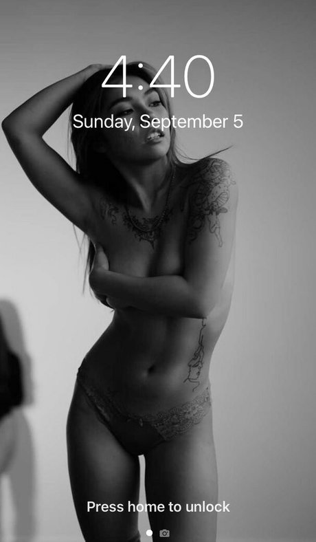 Mikah Tia erotic model galleries