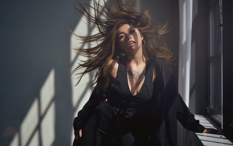 Mikah Tia nudes model pics