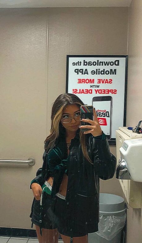 Mikah Tia model hot images