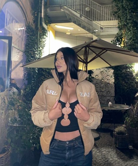 Linea Sindt model adult picture