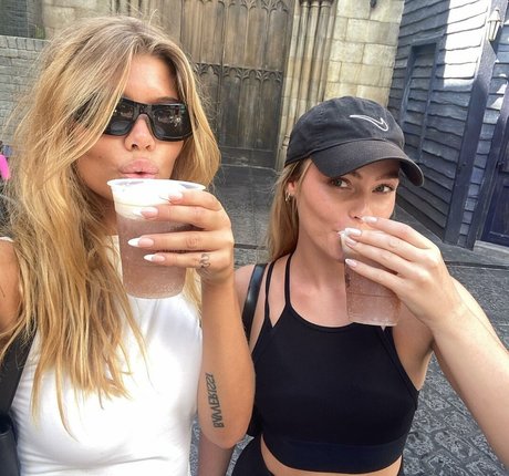 Linea Sindt star free pics