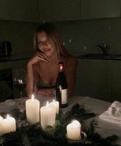 Linea Sindt naked star archive