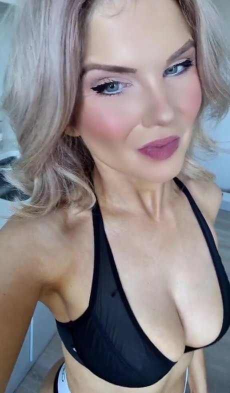 nataliewells5427 model art pic