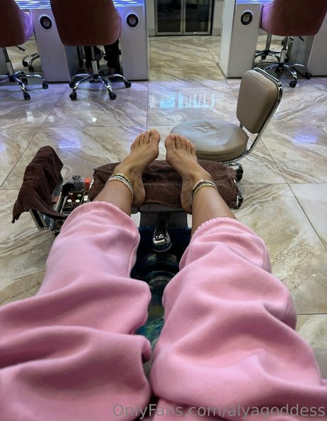 alyagoddess erotic model gallery