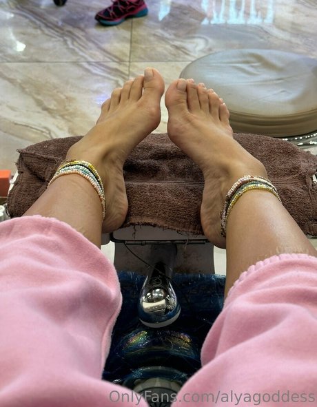 alyagoddess naked pornstar archive