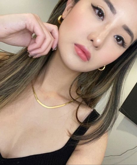 Emily108 xxx model photos