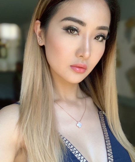 Emily108 pretty pornstar img