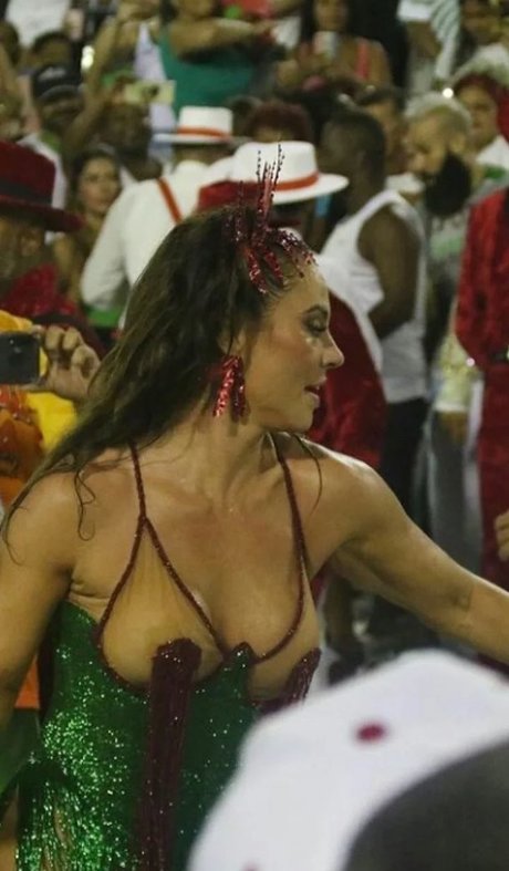 Paola Oliveira star xxx archive