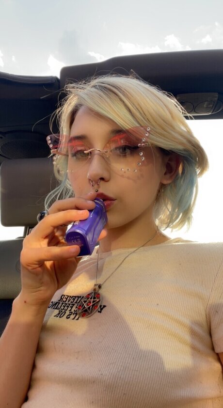 Phoebe Bombay art actress photos