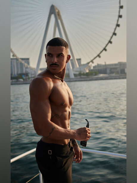 Lenisson B naked model gallery