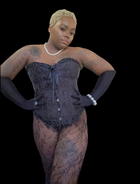 Black Bonnie Parker_ perfect model pics