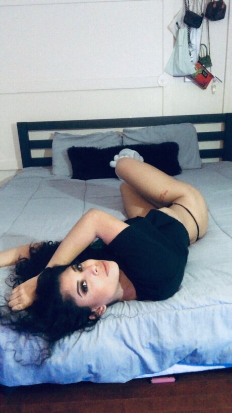 Henny_ star sexy pic