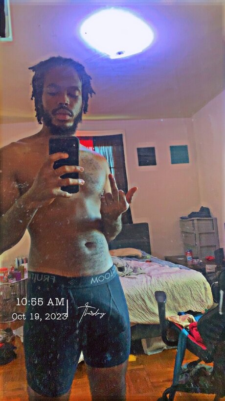 Treasure Trej naked model gallery