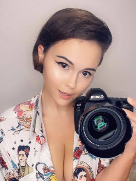 Peachy Alice star sexy img