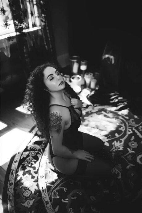 The Lil Kinky Harlot star exclusive img