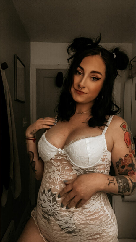 Meggerslove model top pic