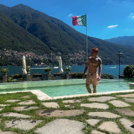 OnlyGains hot model img