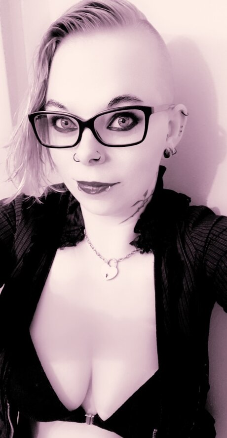 Misteria nudes model image