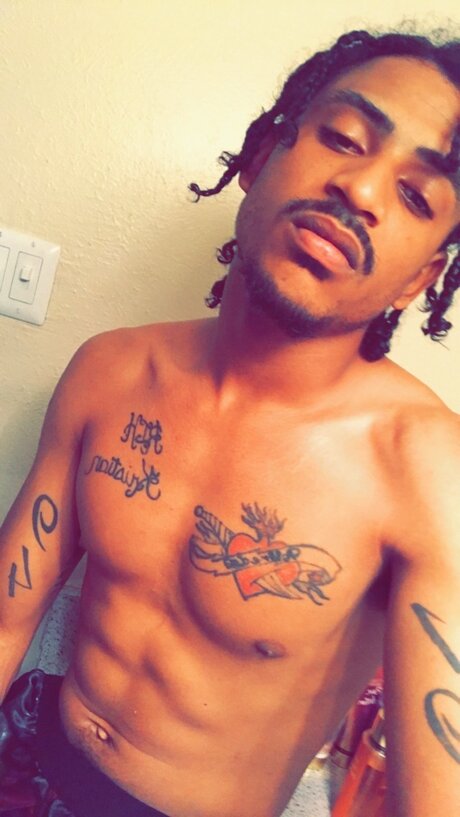 DubCityExclusive pretty model picture