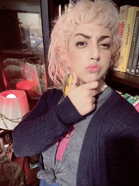 Evie s Couch model adult picture